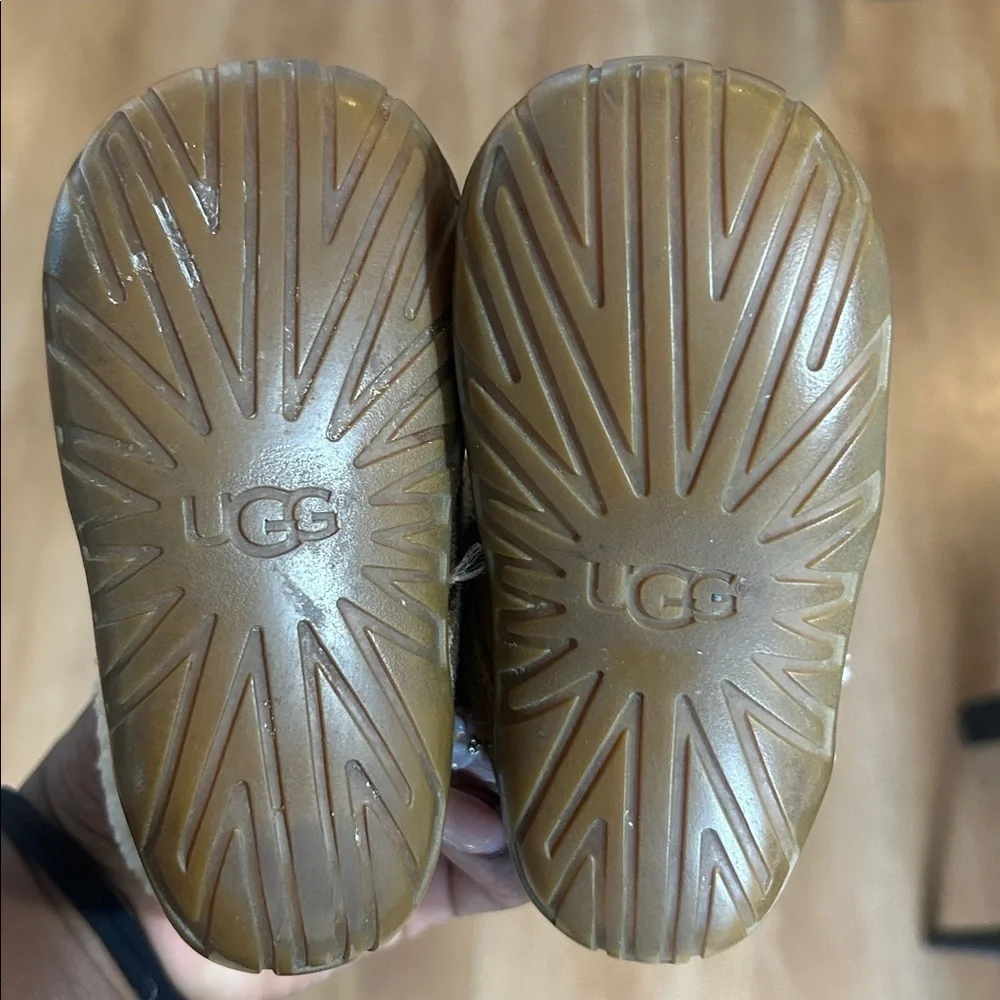 UGG Keelan Boots Size 4/5 - Picture 3 of 5
